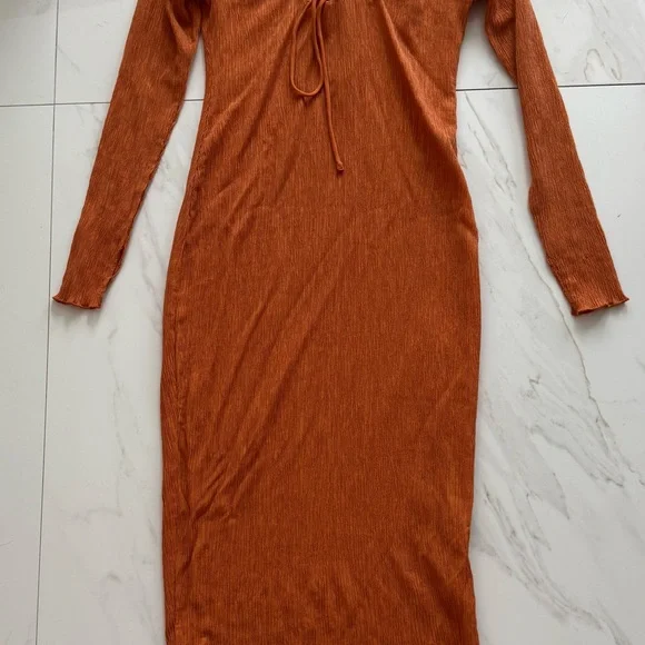 Camila Coelho NEW Orange Long Sleeve Dress Sz M cute slits on arms. Flattering - Picture 2 of 5
